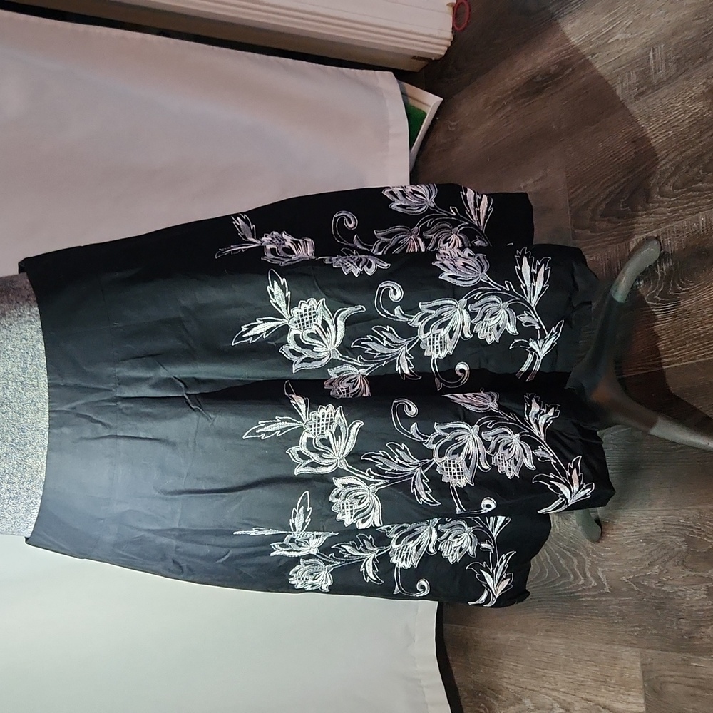 Loft black skirt with embroidery size 6P